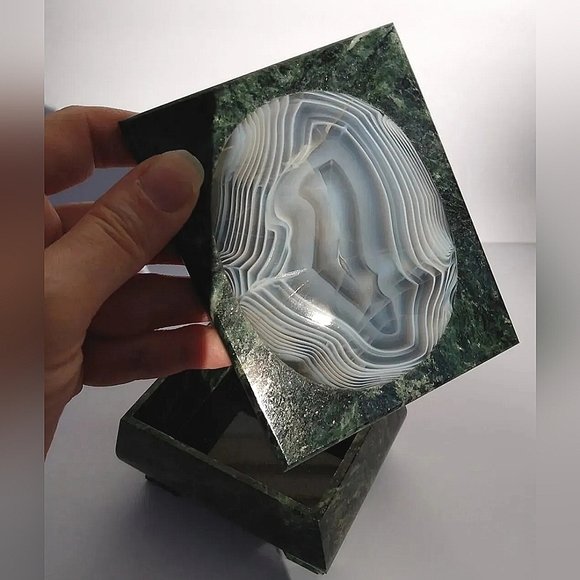 Green marble polished agate trinket box lid footed stash jewelry dresser stone - Picture 7 of 11